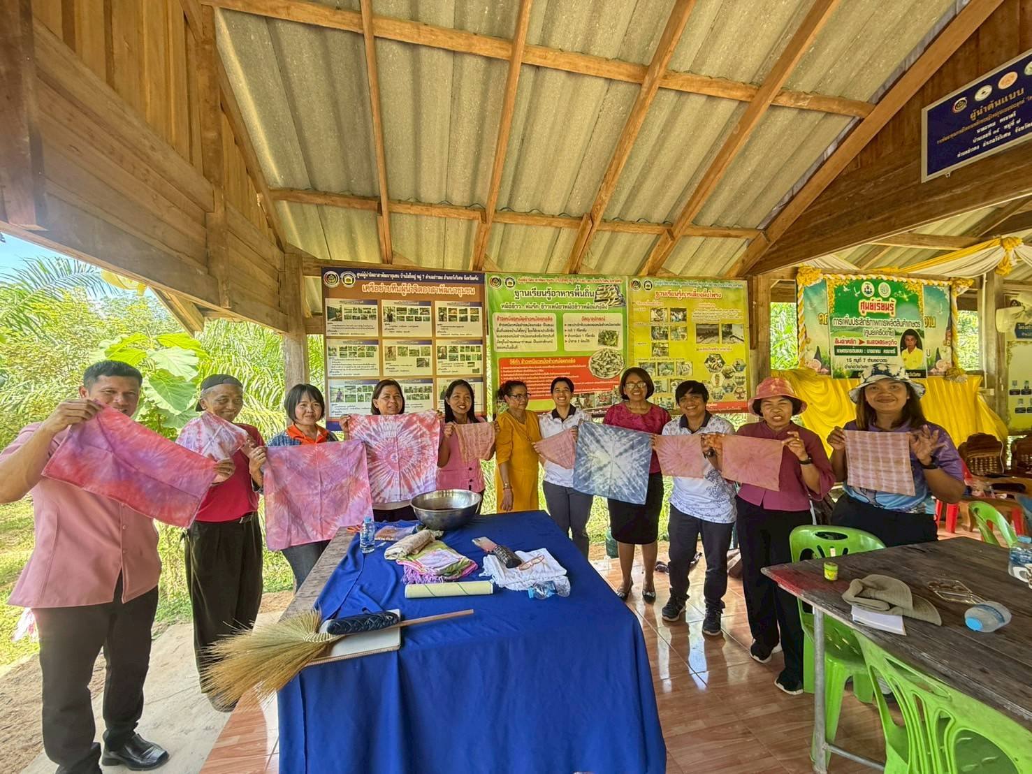 พช.ตรัง นำทีมพัฒนาการอำเภอและพัฒนากรร่วมทดสอบโปรแกรมการท่องเที่ยวชุมชน บ้านไสใหญ่